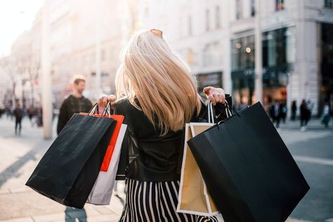 How to Stop Impulse Buying: 12 Ways to Quit Mindless Shopping Amazon Online Shopping, Boxing Day Sales, Buying Stuff, Fast Fashion Brands, Oxford Street, Europe Fashion, Retail Therapy, Cheap Clothes, Fast Fashion