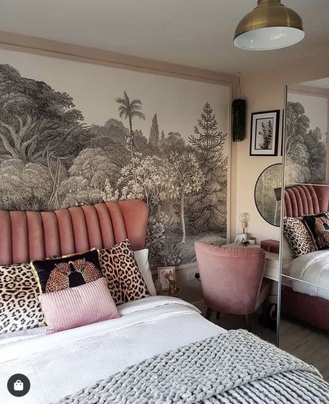 Jungle Wallpaper Bedroom, Barn Conversion Interiors, Wallpaper Jungle, Pink Bedroom Walls, Jungle Wall Mural, Jungle Bedroom, Japanese Bedroom, Feature Wall Bedroom, Pink Bedrooms