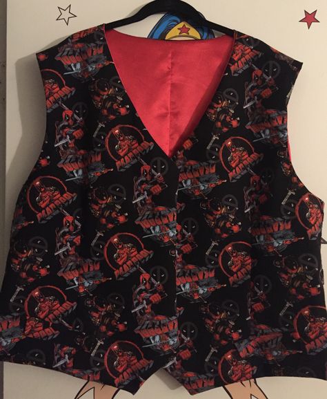 A man's vest made with Deadpool fabric. Deadpool Wedding, Nerd Wedding, Wedding 2025, Tuxedo For Men, Tuxedos, Mens Vest, Super Heroes, Wedding Decor, Deadpool