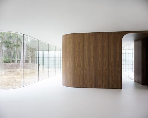 Simplicity Love: Villa L, Netherlands | Powerhouse Company & RAU Wood Partition, Sliding Wall, Wooden Room, Curved Walls, Empty Room, Glass Facades, Residential Building, 인테리어 디자인, Interior Details