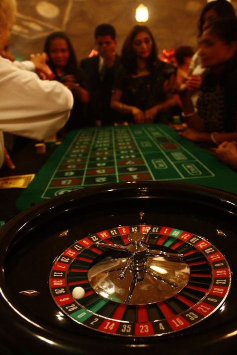 Have to have a roulette table Roulette Aesthetic, Husk Aesthetic, Casino Room, Casino Machines, Roulette Table, Casino Birthday, Las Vegas Party, Casino Movie, Casino Table