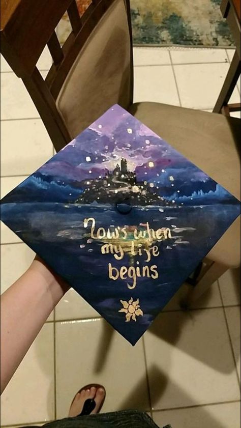 Disney cap! Coraline Grad Cap, Disney Grad Caps, Bridesmaid Dresses Knee Length, Diy Caps, Diy Graduation Decorations, Disney Graduation Cap, Funny Graduation Caps, Creative Graduation Caps, Wedding Maid Of Honor