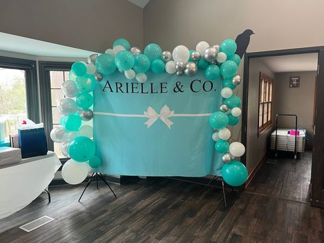 Tiffany Blue Birthday Party, Tiffany Christmas, Tiffany Birthday Party, Blue Birthday Party, Photography Display, Tiffany Theme, Tiffany Party, Blue Birthday Parties, Birthday Party Backdrop