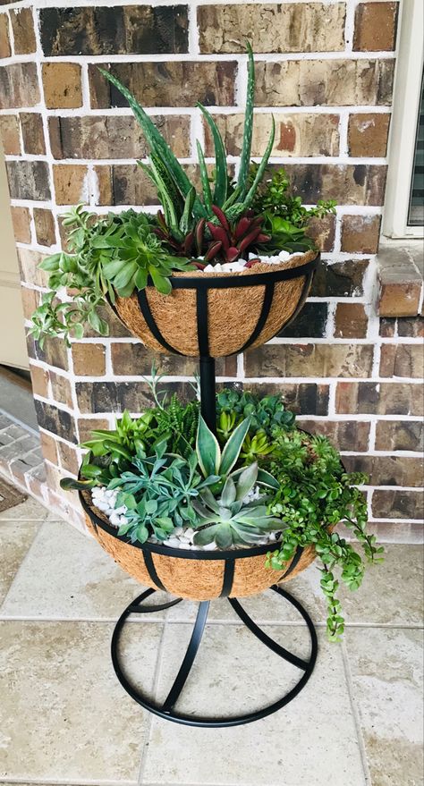 Tiered Planter, Orchid Planters, Diy Plant Hanger, Urn Planters, Backyard Remodel, Planter Ideas, Plant Basket, Fence Ideas, Diy Plants