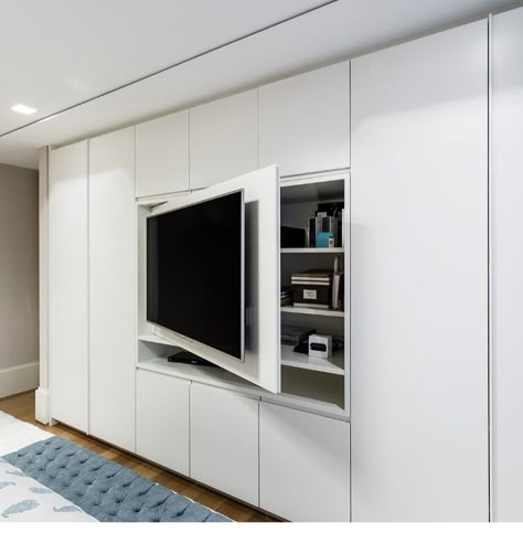 Closet Con Tv, Built In Tv Cabinet, Tv Mounted, Bedroom Built Ins, Bedroom Built In Wardrobe, Tv Built In, Living Room Built Ins, Small House Design Exterior, Tv Room Design