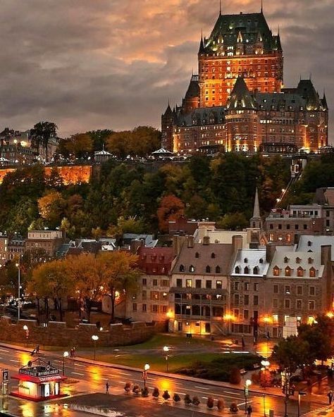 wallpapers Canadá on Instagram: “#wallpapers_canada” Chateau Frontenac Quebec, Quebec City Canada, Canada City, Best Travel Credit Cards, Canada Photography, After The Rain, Quebec City, Quebec Canada, City Aesthetic