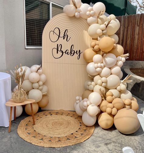 Neutral || Oh Baby || Gender Reveal🍂 - we love neutral colors, our favorites🤎 #decorationneutral #babyneutral #gederreveal #ohbaby #ohbabydecorations #sempertexballoons #baby #babydecoration #decorationballoon #balloonsneutral #balloondusk #sempertexdusk #neutraldecor #neutralstyle #neutralbaby #neutralcolors #asteric Neutrals Gender Reveal, Neutral Baby Gender Reveal Ideas, Neutral Color Gender Reveal Ideas, Gender Neutral Balloon Arch, Baby Shower Ideas Minimalist, Gender Reveal Ideas Nude Colors, Gender Reveal Neutral Colors, Brown And White Gender Reveal, Neutral Gender Baby Shower Ideas