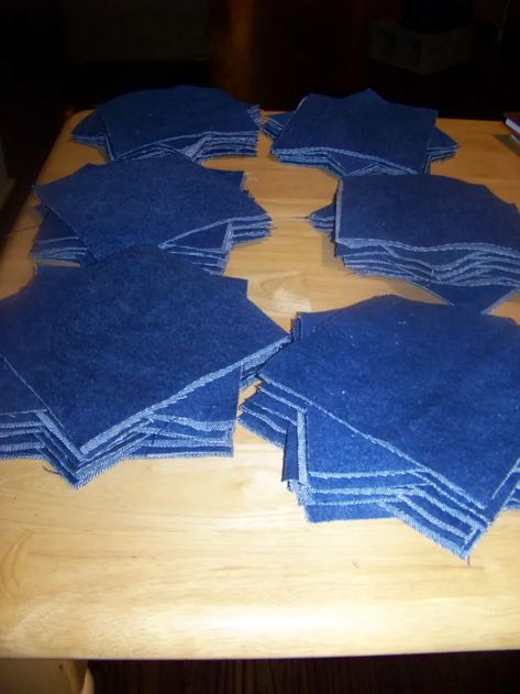 Denim Rag Quilt, Denim Quilt Patterns, Artisanats Denim, Rag Quilt Tutorial, Denim Quilts, Blue Jean Quilts, Window Quilt, Rag Quilt Patterns, Sew Quilt