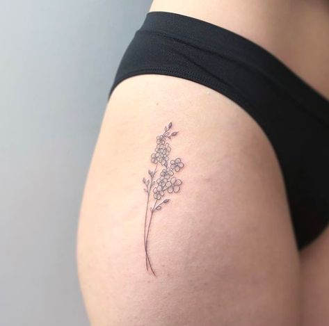 Side Thigh Tattoos Women, Small Thigh Tattoos, Flower Hip Tattoos, Side Hip Tattoos, Upper Thigh Tattoos, Circular Tattoo, Lavender Sprigs, Side Thigh Tattoos, Cute Thigh Tattoos