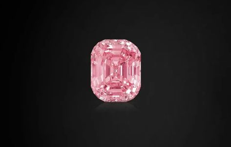 The Graff perfect pink diamond. $46 million. Pink Diamond Wallpaper, Elizabeth Taylor Diamond, Princess Diana Engagement Ring, Diana Engagement Ring, Expensive Necklaces, Hope Diamond, Expensive Diamond, Tiffany Diamond, Blue Star Sapphire