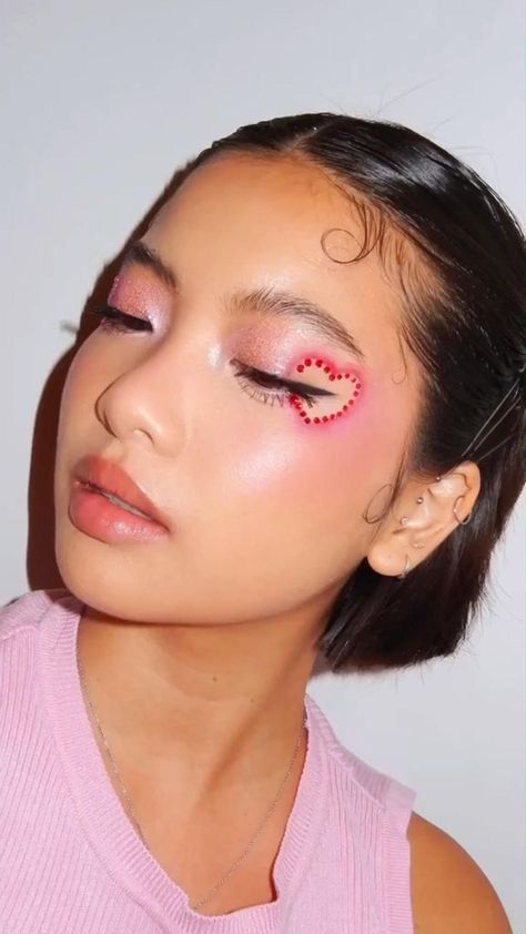 Queen Of Hearts Makeup, Day Eye Makeup, Concert Makeup, Vampire Bride, Cute Eye Makeup, Rave Makeup, Eye Makeup Pictures, Valentines Makeup, Dope Makeup