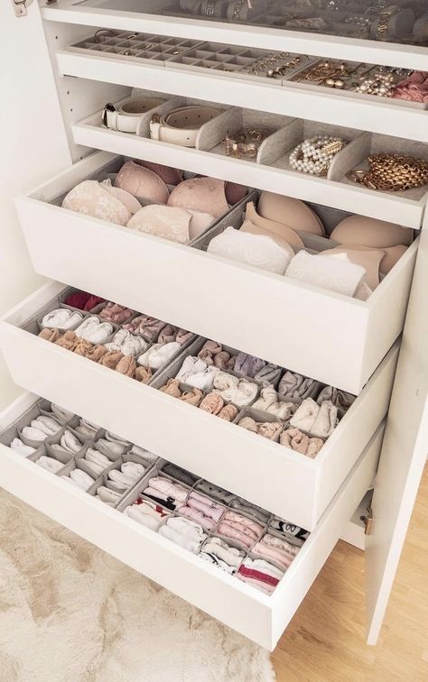 Organiser Son Dressing, Closet Organisation, Room Organization Bedroom, Dressing Room Closet, Dream Closet Design, Closet Design Layout, Luxury Closets Design, Closet Renovation, Closet Layout