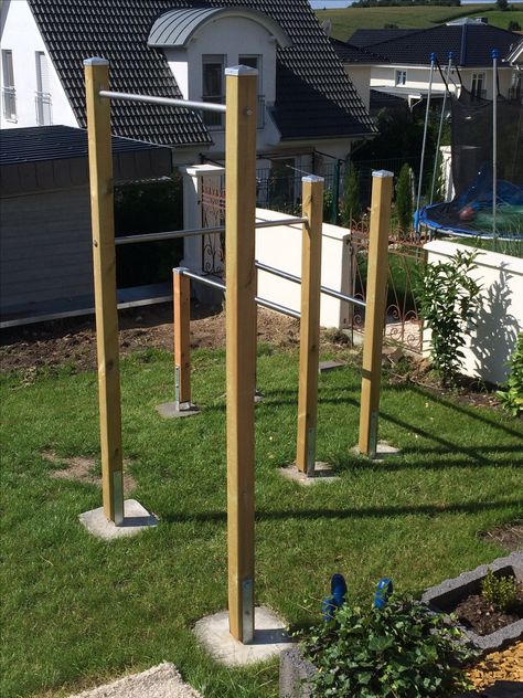 Backyard Pull Up Bar Outdoor, Backyard Pull Up Bar, Outdoor Pull Up Bar, Diy Pull Up Bar, Crossfit Home Gym, Backyard Jungle Gym, Homemade Gym Equipment, Outdoor Kids Play Area, Backyard Gym