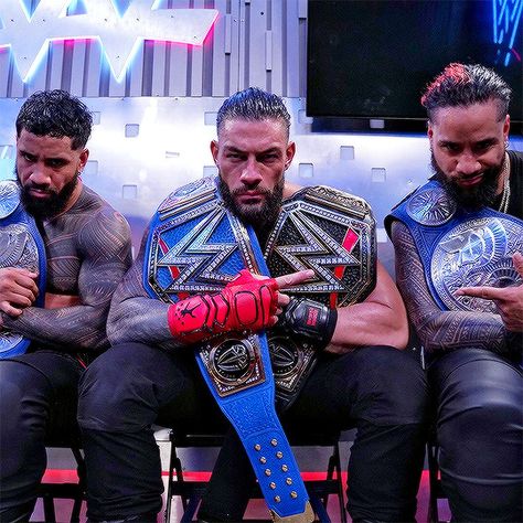 Roman Reigns Workout, Bloodline Wwe, Jimmy Uso, Roman Reigns Family, The Bloodline, Roman Reigns Shirtless, Roman Reigns Wwe Champion, Wwe Pictures, Hollywood Music