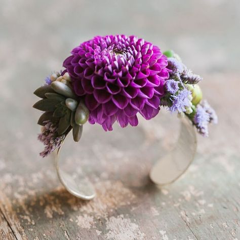 Succulent Corsage, Wrist Corsage Prom, Prom Corsage And Boutonniere, Homecoming Corsage, Dahlias Wedding, Purple Dahlia, Wrist Flowers, Flower Earrings Gold, Florist Design