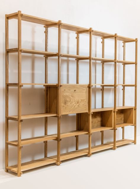 Wood Store Shelving, Mini Cafeteria, Furniture Details Design, Shelving Design, Wood Designs, Modular Shelving, Shelving Systems, Rack Design, Library Design