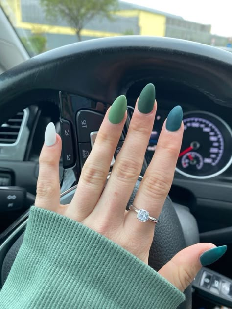 Green Acrylic Nails, Dark Green Nails, January Nails, Long Acrylic Nail Designs, Shellac Nails, Gradient Nails, Short Acrylic Nails Designs, Nails 2024, Dipped Nails