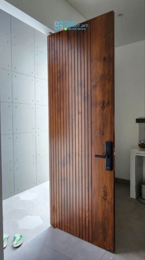 Flush Door Design Modern, Bedroom Door Design Wooden, Modern Main Door Design, Wooden Door Design Modern, Veneer Door Design, Modern Home Entrance, Luxury House Tour, Modern Luxury House, Latest Door Designs