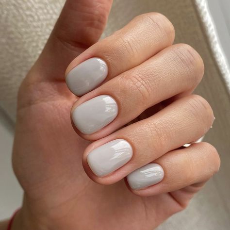 ━ 𝐡𝐚𝐳𝐞𝐥 ☻ Elegant Winter Nails, Nail Shades, Nail Paints, Russian Manicure, Manicure Inspiration, London Nails, Shiny Nails, Neutral Nails, Minimalist Nails