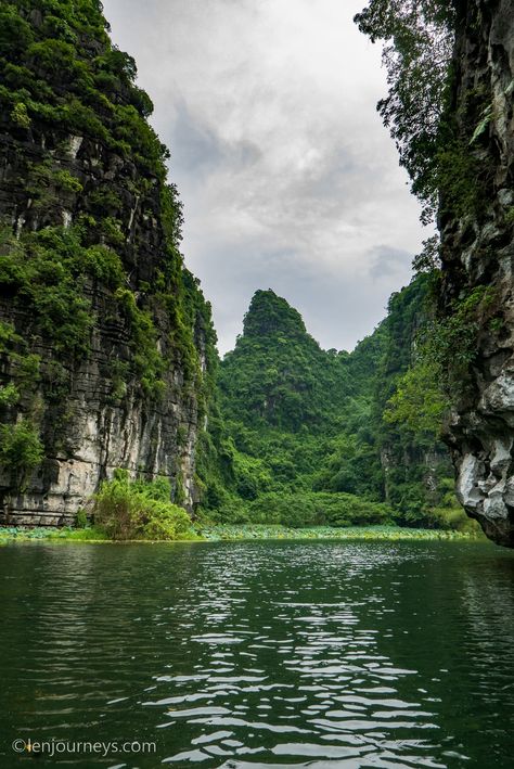 Trang An Landscape, Vietnam - Ha Long Bay on Land Vietnam Jungle, Vietnam Landscape, Ha Long Bay Vietnam, Virtual Production, Otherworldly Beauty, Ancient Vietnam, Best Landscape Photography, River Town, Waterfall Wallpaper