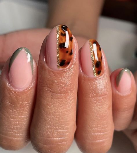 Tortoise Shell Nail Ideas, Short Oval Nails Fall, Luminary Nails Design, Tortoise Nail Art, Tortie Nails, Short Oval Nails, Gold Nail Designs, Nail Prep, Animal Nails