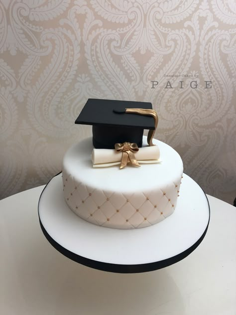 Graduation Cake Designs, Tårta Design, Graduation Party Desserts, Graduation Party Cake, Graduation Party High, Graduation Party Diy, Graduation Crafts, Graduation Party Planning, Grad Party Decorations