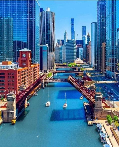 Chicago, Illinois Chicago Wallpaper, Tibet Travel, Chicago Aesthetic, Chicago Usa, Chicago River, Chicago Photos, Chicago City, Chicago Skyline, Places In The World