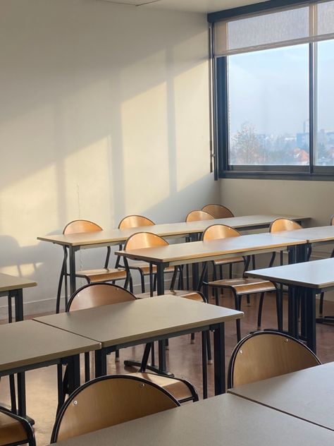 An empty classroom. American Classroom Aesthetic, French Classroom Aesthetic, Empty Classroom Aesthetic, Classroom Background Aesthetic, Classroom Background Real, University Classroom Aesthetic, School Background Classroom, School Desk Aesthetic, Toni Aesthetic