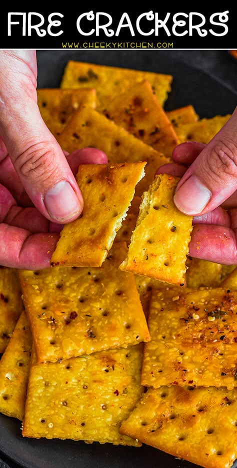 Saltine Crackers Snacks, Hot Saltine Crackers, Tennessee Hot Crackers Recipe, Pepper Crackers Recipe, Hot Crackers Recipe No Bake, Hot Oyster Crackers Recipe, Cajun Fire Crackers, Baked Seasoned Crackers, Spicy Firecracker Crackers