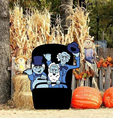 Disney Haunted Mansion Hitch Hiking Ghosts in Buggy Yard Art/ - Etsy Haunted Mansion Doom Buggy, Diy Doom Buggy, Disney Haunted Mansion Trunk Or Treat, Hitch Hiking Ghosts, Diy Halloween Village, Scarecrow Contest, Doom Buggy, Trunker Treat Ideas, Haunted Mansion Ride