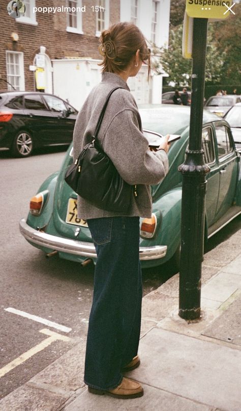 Parisienne Street Style, Fair Isle Aesthetic, Ireland Outfits March, Posh English Aesthetic, English Street Style, English Countryside Outfit, Farmhouse Fashion, London Streetwear, Frazzled English Woman