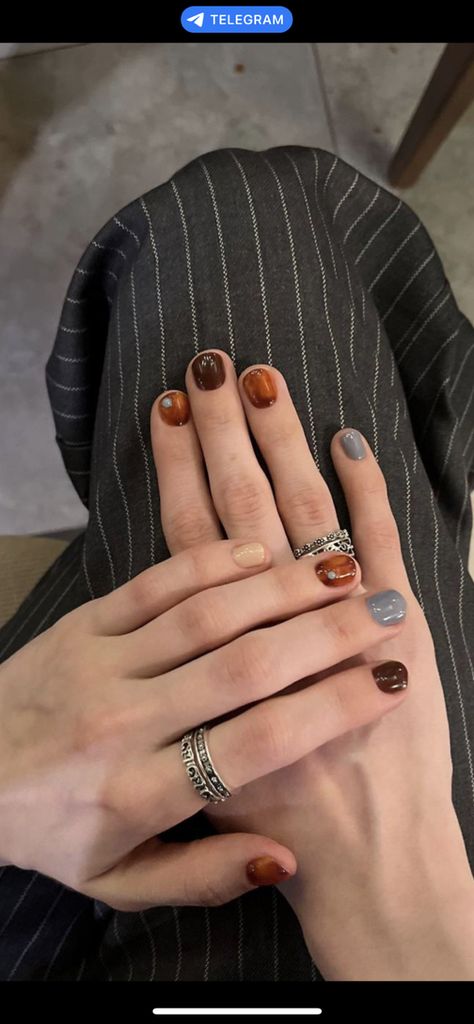 Painted Nails Masc, Men Fall Nails, Fall Nails For Men, Short Pattern Nails, Grunge Gel Nails Short, Man Painted Nails, Short Nails Aesthetic Grunge, Men’s Fall Nails, Short Nails Neutral Colors