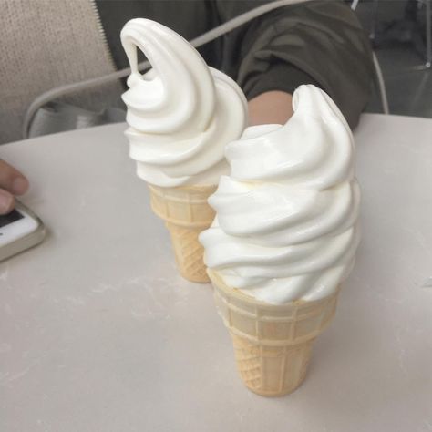 Ice Cream Aesthetic, Grey Aesthetic, Sleepover Food, Korean Japanese, Cute Snacks, Cream Aesthetic, Soft Serve Ice Cream, Silver Spoon, Soft Serve