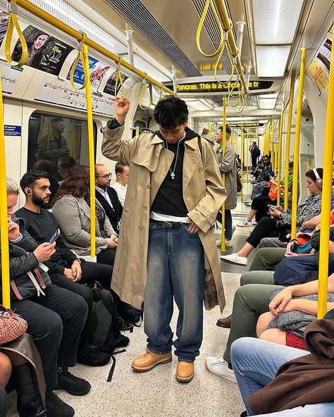 #outfit #streetwearoutfitsmen #baggyy2k #outfitinspo #streetwear #fashion #baggy Mens Trench Coat Outfit, Trench Coat Street Style, Streetwear Fashion Baggy, Fashion Baggy, Men's Trench Coat, Trench Coat Outfit, Outfit Streetwear, Black Men Street Fashion, Boys Style