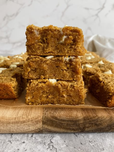 Gluten-free Pumpkin Blondies - Something Nutritious Pumpkin Recipes Gluten Free Vegan, Fall Dessert Gluten Free, Gluten Free Fall Baking, Healthy Pumpkin Blondies, Gluten Free Pumpkin Blondies, Gluten Free Pumpkin Blondies Recipe, Gluten Free Dairy Free Blondies, Gf Pumpkin Blondies, Pumpkin Blondies Gluten Free