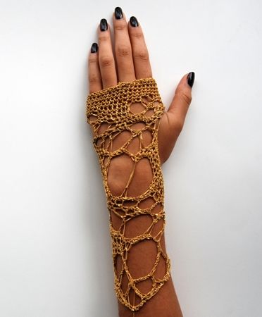 Arielle de Pinto Crochet Fingerless Gloves, Crochet Gloves, Crochet Inspo, Nalu, Mode Vintage, Knit Fashion, Crochet Accessories, Crochet Fashion, Cute Crochet