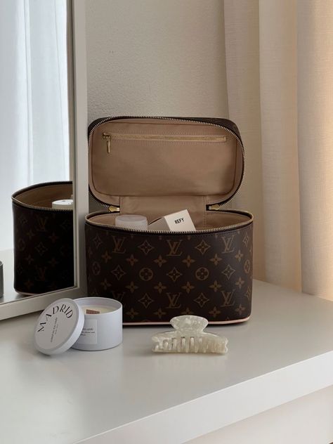 Louis Vuitton Makeup Bag, Louis Vuitton Makeup, Clean Vibes, Aesthetic Lifestyle, Skin Routine, Luxury Makeup, Brown Aesthetic, Makeup Bags, Pink Princess