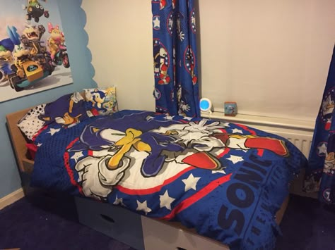 Sonic bedroom. Bed and curtains Sonic The Hedgehog Bedroom, Hedgehog Bedroom, Sonic Bedroom Ideas, Sonic Bedroom, Hedgehog Room, Bedroom For Boys, Retro Room Ideas, Themed Hotel Rooms, Sonic Hedgehog