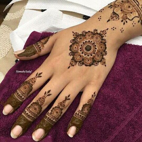 Mandala Mehndi Design, Mehndi Designs 2022, Gol Tikki Mehndi Design, Tikki Mehndi Design, Hand Mandala, Tikki Mehndi, Mandala Mehndi, Finger Henna Designs, Henna Tattoo Designs Hand