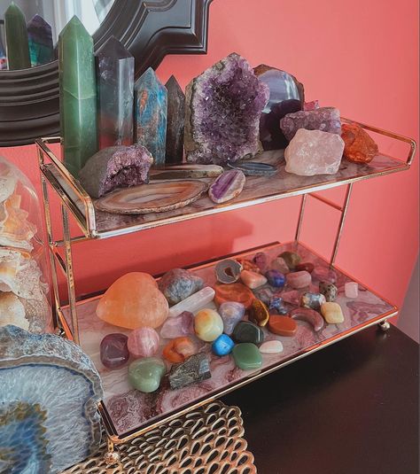 Crystal Collection Aesthetic, Rocks Display, Crystal Collection Display, Witchy Bedroom Ideas, Witchy Bedroom, Crystal Storage, Crystal Room Decor, Platter Display, Collection Aesthetic