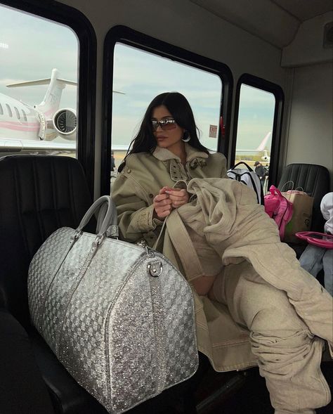 1.5.22 Kylie Jenner Bags, Kylie Baby, Kylie Jenner Look, Kylie J, Kardashian Outfit, Kylie Jenner Outfits, Kylie Kristen Jenner, King Kylie, Jenner Outfits