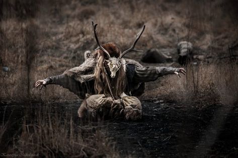 A History of Animism and Its Contemporary Examples – Brewminate Viking Aesthetic, Arte Viking, Viking Quotes, Lady Macbeth, Viking Life, Dark Witch, Norse Pagan, Old Norse, Norse Vikings