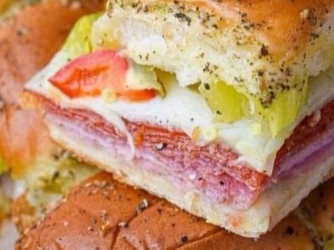 Italian Sliders: The Perfect Bite-Sized Treat for Your Next Gathering! - NewsBreak Savory Italian Deli Sliders, Italian Sliders Recipes, Deli Sliders, Italian Grinder Sandwich Recipes, Italian Grinder Sandwich, Fried Chicken Gizzard Recipe, Homemade Chili Beans, Italian Sliders, Rv Recipes