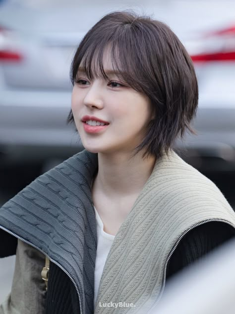 Kpop Short Hair, Short Hair Fringe, Wendy Rv, Tomboy Hairstyles, Rv Wendy, Short Red Hair, Korean Short Hair, Haircut Inspo, Hair Inspiration Short