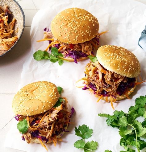 10 Best High-Protein Slow Cooker Dinner Recipes Slow Cooker Kip, Pulled Bbq Chicken, Bbq Chicken Sandwiches, Jackfruit Pulled Pork, Pulled Pork Recipe Slow Cooker, Homemade Peanut Sauce, Slow Cooker Black Beans, Slow Cooker Recipes Pork, Bbq Chicken Sandwich