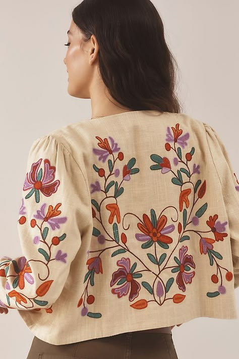 embroidery linen jacket project inspo Nadia Farooqui, Cord Embroidery, Lacy Tops, Aari Embroidery, Dress Design Patterns, Color Reference, Trendy Fashion Tops, Embroidered Linen, Linen Jacket