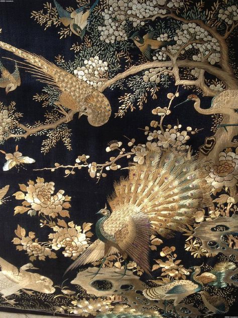 Traditional Chinese Art, Chinese Aesthetic, Arte Peculiar, Chinese Embroidery, Traditional Embroidery, Chinoiserie Wallpaper, Soyut Sanat Tabloları, 자수 디자인, Chinese Traditional