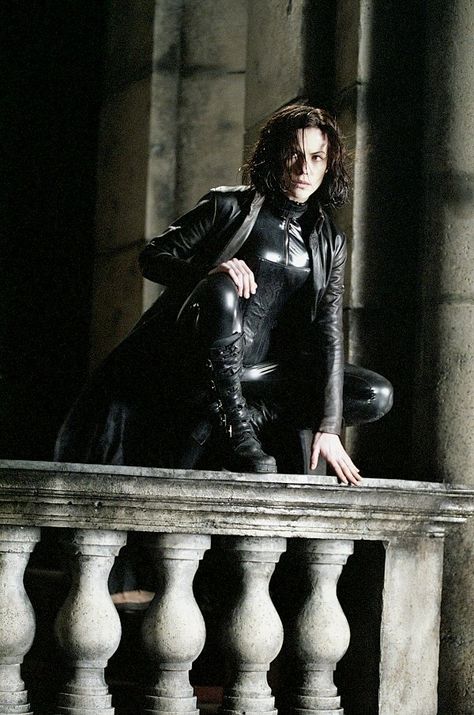 Underworld Vampire, Underworld Selene, Underworld Movies, Female Vampire, Vampire Movies, Vampires And Werewolves, Vampire Academy, Kate Beckinsale, Badass Women