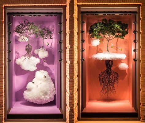 Hermès window display Swarovski Window Display, Luxury Window Display, Hermes Window, Fashion Communication, Display Furniture, Sky Nature, Window Displays, Visual Display, Jo Malone