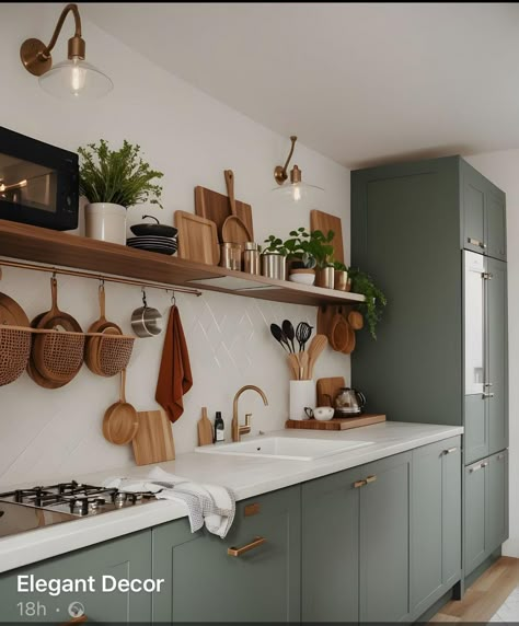 Green Kitchen Designs, Dark Green Kitchen, White Oak Kitchen, Desain Pantry, Kabinet Dapur, Green Kitchen Cabinets, Oak Kitchen Cabinets, Oak Kitchen, Kitchen Room Design